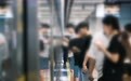 #平安地铁#候车时，按地面指示标识排队，不要越过黄色安全线，留出下车