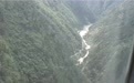 西藏军区某陆航旅第一批2架直升机抵达吉隆口岸上空