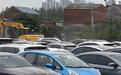 佛山莫氏鸡煲工作日依旧火爆：有人来了三次才吃上，有人花60元雇跑腿小哥排队2小时