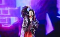 新年第一天，陈少熙的妈妈龙梅子在成都开唱