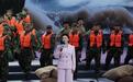 何以中国·当惊世界殊｜“抱树女孩”重遇抗洪英雄，峡江记忆令人落泪