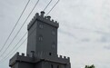 河南商丘惊现自建“狼堡”，村民称房主姓杨，正好建在“杨村”，最近很多人来打卡，当地：房主系土木工程毕业生