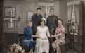 《新生日记》李艾挺孕肚穿婚纱，民国风全家福首次曝光