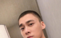 李易峰新剧造型曝光 剃寸头少年感十足
