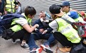 日本游客香港街头遭袭 日网友炸了：这不是暴行是什么！