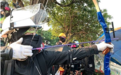 暴徒用弓箭攻击清障的香港市民 香港警方严厉谴责