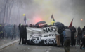 法国爆发跨部门大罢工：80多万人示威 交通大瘫痪
