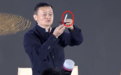 马云玩危险魔术：女嘉宾脸都吓白了