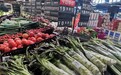 直击武汉“封城”第二天：大年三十超市食材充足，市民不再囤菜