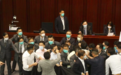 香港反对派议员再度扰乱立法会内务委员会 冲突导致议员受伤