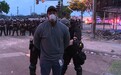 直播抗议现场黑人记者遭警方逮捕 CNN回应