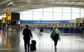 旅客数骤降95% 英最大机场喊话政府“求救”：放宽防疫措施