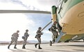 帕米尔高原女兵首次参加空中巡逻 往返千余公里