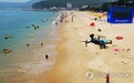 韩国首次出动无人机 为沙滩游客测体温