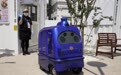 日本试运营自动行走送货机器人