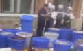 云南一中学被曝给学生吃烂菜：蔬菜腐烂猪肉发白 