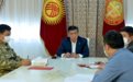 吉尔吉斯斯坦总统现身高层会议 宣布延长首都紧急状态