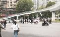 行人不走天桥频频与车抢道 回应：重新考量过街方案