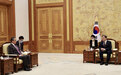 韩国总统文在寅会见王毅