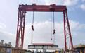 新典桥首件钢主梁完成吊装 正式进入上部结构施工阶段