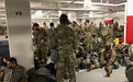 卸磨杀驴？大量守卫国会的美军士兵被赶到地下车库睡水泥地