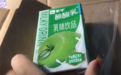 女子苹果中国官网花万元买手机：打开竟是苹果酸奶