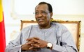 乍得总统代比在前线受重伤死亡，刚刚获得连任