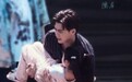今日份笑点有！李易峰抱小孩姿势被调侃：“像烫了手”