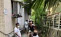 台湾疫苗接种乱象频出：百名老人挤小巷 高温下挨蚊虫叮咬