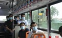 菏泽郓城：县委书记坐上公交车