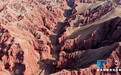 赤壁陡峭红石嶙峋 张掖红沟丹霞尽显大自然鬼斧神工