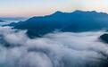 秋雨初歇江西武宁山村现壮观平流雾