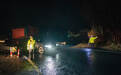 生火取暖，寒夜零度的大山深处，交警24小时值守防疫卡点