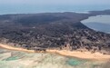 航拍汤加火山爆发灾后照片：近海岸遭破坏明显