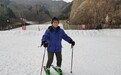 济南七旬老人学滑雪：“想滑雪是因为冬奥会让我热血沸腾”