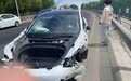 特斯拉车主高速连撞四车，称刹车失灵加速至170，官方：误踩加速踏板