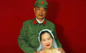 武汉一高校学生团队连续八年为千余老人补拍婚纱照
