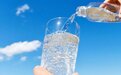 瓶装水的内卷战争：从讲水源到玩概念？