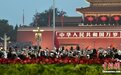 二十余万民众奔赴天安门广场 观升旗为祖国庆生