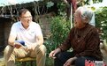 河北秦皇岛市职业技术学院驻村书记假日期间到村民家中访民情