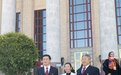 党代表离开大会堂前高喊加油