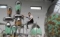 当陶瓷与不锈钢相遇 当代艺术家创意展现“和合共生”