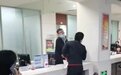 江苏昆山一疑似公职人员扇市民耳光，官方：系外聘，已停职