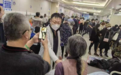 点赞！患者等待就诊时突然晕倒 吉大一院医生跪地抢救