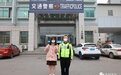 母女两人被困 宜春一男子跳入冰冷的积水中将两人救出