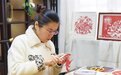 剪纸艺术家剪“兔纸”贺新春