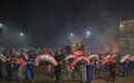 九江彭泽县：百米“板龙”祈福新年