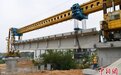 柳州铁路枢纽圩东双线特大桥架梁 广西北上堵点将打通
