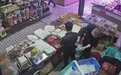视频疯传！男子在市场被贴膏药后倒地 官方通报