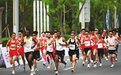 2023太原马拉松赛在太原市长风商务区晋阳湖国际会展中心鸣枪起跑
